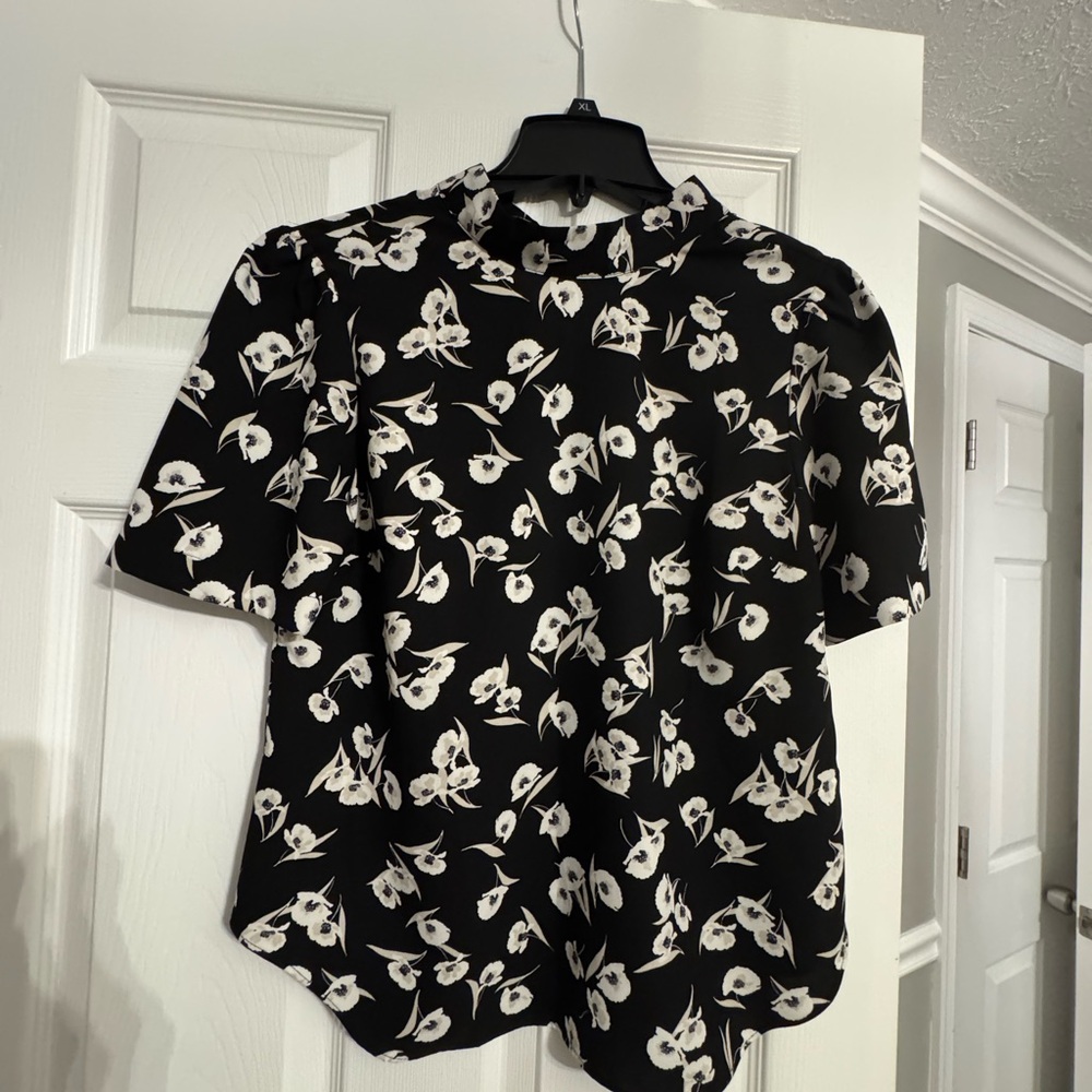 Ann Taylor Black and White Patterned women’s Shirt